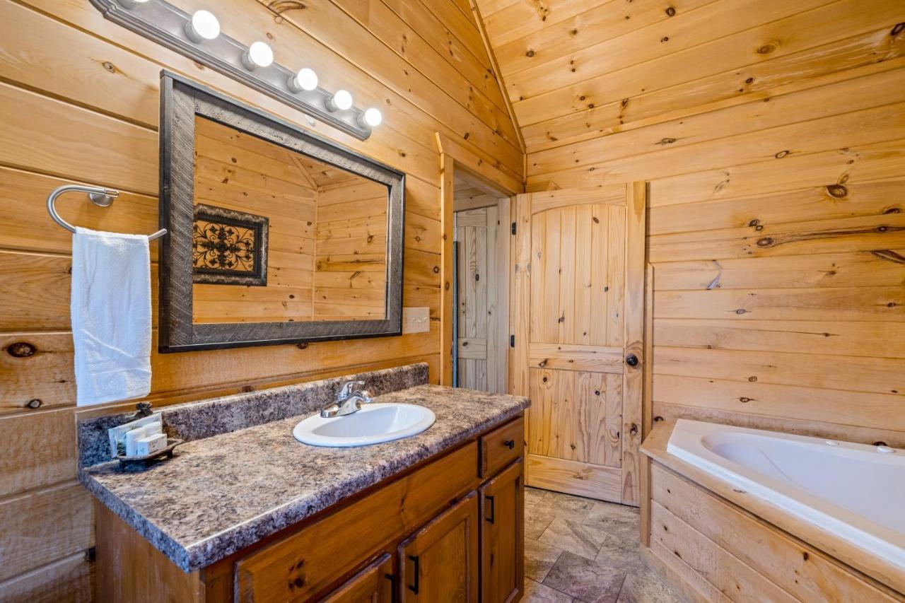 Blue Ridge Bear Bungalow 외부 사진